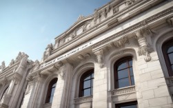 建筑凝固的，是时代还是人心？