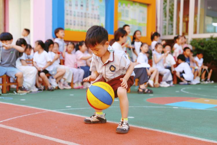 幼儿拍球安全教育