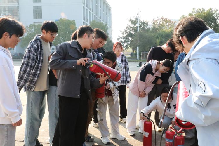 大学安全教育活动